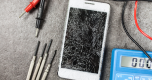 RISCOS AO USAR O CELULAR COM A TELA QUEBRADA