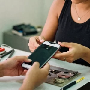 Blog 7 Mulher perde mais de 32 mil apos deixar celular para conserto