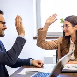 Blog 10 Quando abrir MEI na manutenção de celular faz sentido? Veja o momento certo